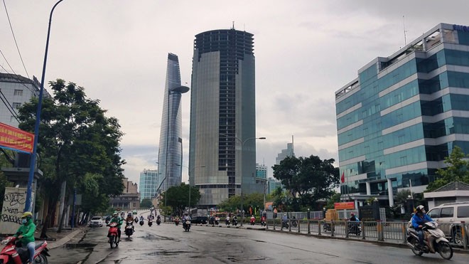 Dự án Saigon One Tower nằm tại số 34 Tôn Đức Thắng được khởi công từ năm 2007 nhưng đến nay chưa hoàn thành.