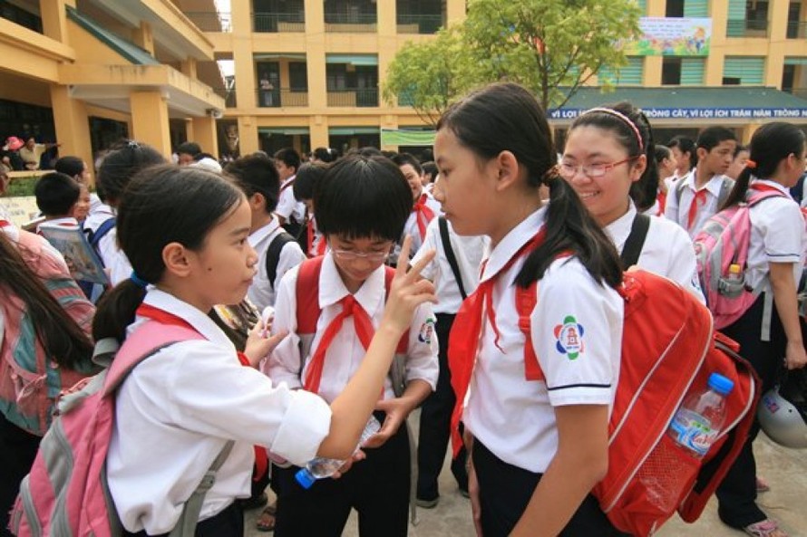 Ngày đầu tuyển sinh trực tuyến đầu cấp ở Hà Nội