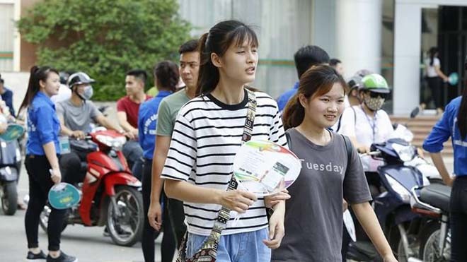 Gần 73.000 thí sinh ở Hà Nội đã đến các 112 điểm thi để nghe phổ biến quy chế, lịch thi, làm thủ tục dự thi THPT quốc gia. Kỳ Thi chính thức sẽ bắt đầu vào sáng ngày mai 22/6.