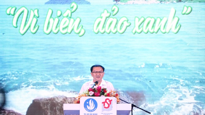 Anh Lâm Đình Thắng phát biểu trong một chương trình do Hội Sinh viên VN TPHCM tổ chức mới đây (Ảnh: Ngô Tùng)