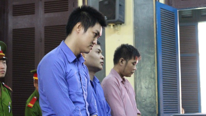 Các bị cáo trong vụ án tại tòa sáng 31/12. Ảnh: Tân Châu