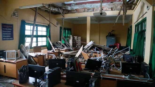 Phòng học bị sập ở trường Đống Đa