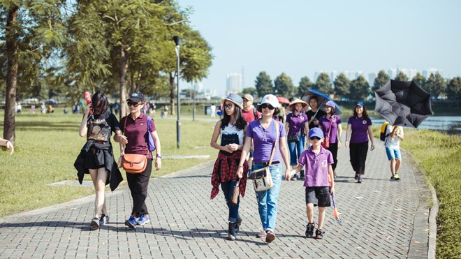 Hơn 1.000 học sinh, phụ huynh, giáo viên đi bộ gây quỹ bốn mùa yêu thương