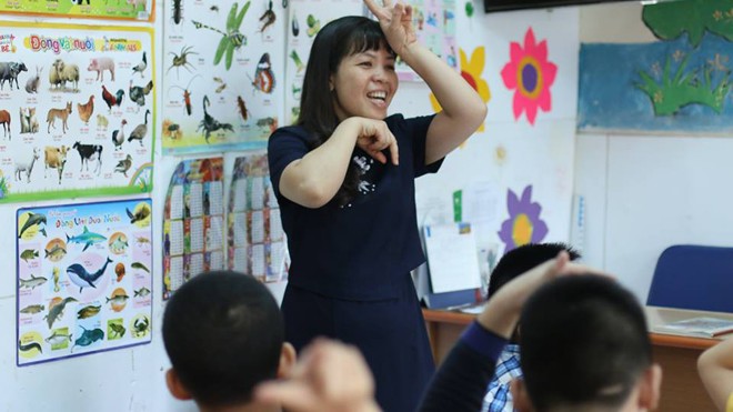 Cô giáo Hoàng Thị Thu Hà hơn 24 năm gắn bó với trường PTCS Xã Đàn, Hà Nội.