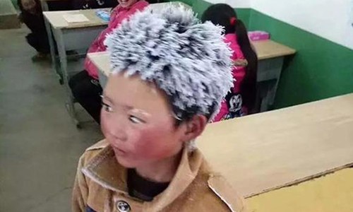 Hình ảnh mái tóc đóng băng của Vương Phú Mãn làm lay động trái tim hàng triệu người. Ảnh: People's Daily.