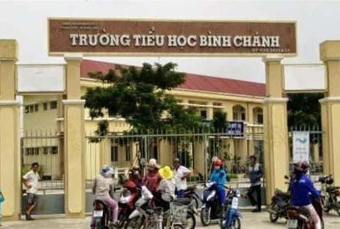 Trường Tiểu học Bình Chánh (xã Nhựt Chánh, huyện Bến Lức, tỉnh Long An) nơi xảy ra sự việc cô giáo quỳ gối xin lỗi phụ huynh học sinh gây xôn xao dư luận.