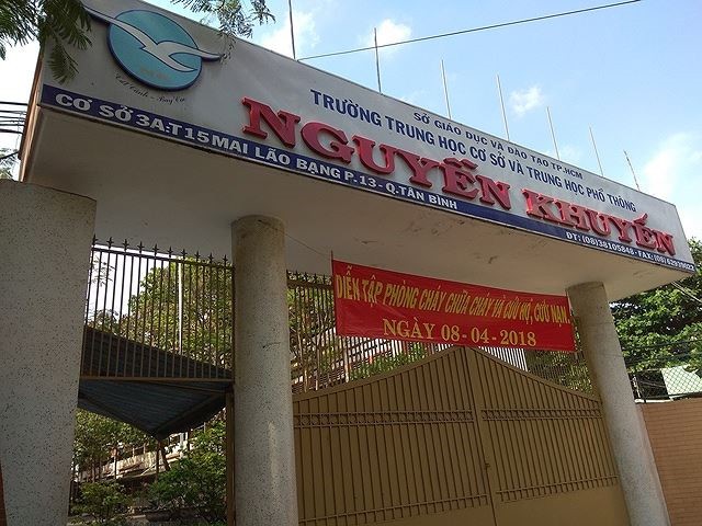 Cổng trường THCS và THPT Nguyễn Khuyến.