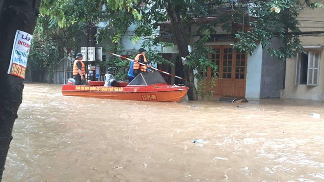 TP Yên Bái bị ngập lụt do nước sông Hồng dâng cao tràn vào ​
