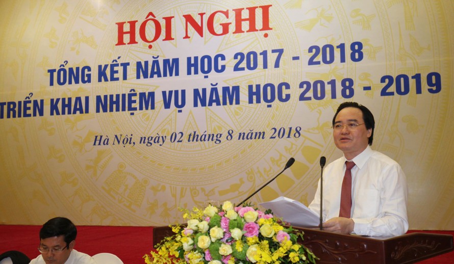 Bộ trưởng Phùng Xuân Nhạ phát biểu trong hội nghị tổng kết năm học 2017-2018, triển khai nhiệm vụ năm học 2018-2019. Ảnh: Như Ý
