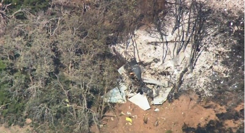 Hiện trường chiếc máy bay quân sự T-38 Talon rơi ở bang Oklahoma (Mỹ) chiều 17-8, phi công may mắn kịp nhảy dù thoát. Ảnh: KWTV News