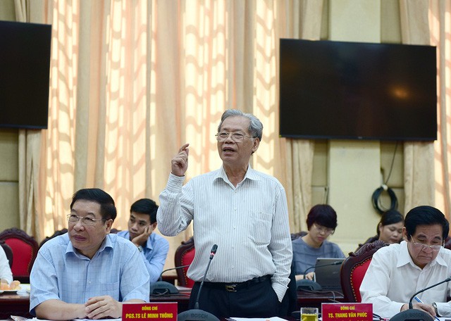 Ông Thang Văn Phúc - nguyên Thứ trưởng Bộ Nội vụ phát biểu tại hội thảo