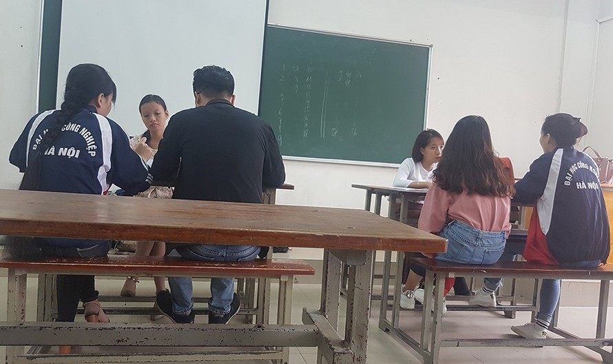 Bên trong một phòng thi "chống trượt" của Đại học Công nghiệp Hà Nội. Ảnh: Báo Lao Động