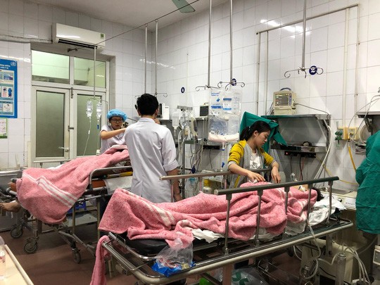 Tại Bệnh viện Việt Đức tiếp nhận nhiều trường hợp do tai nạn, đánh nhau trong những ngày Tết