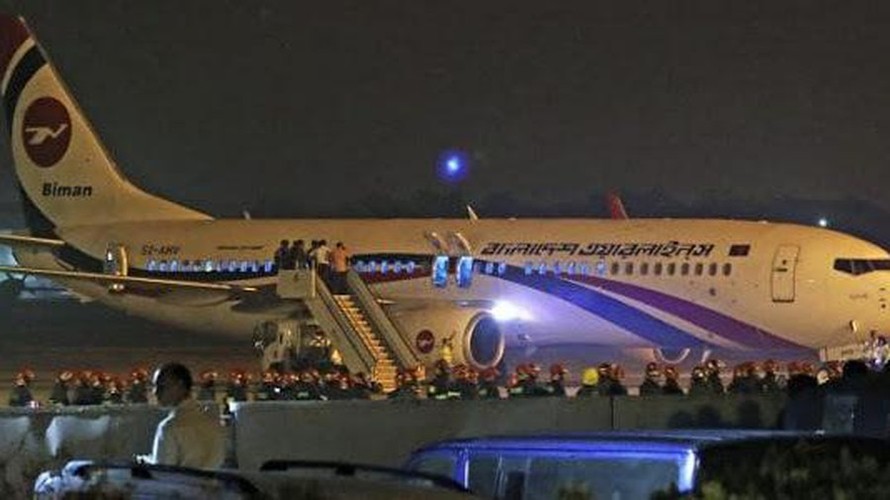Máy bay đi Dubai hạ cánh khẩn cấp vì bị không tặc
