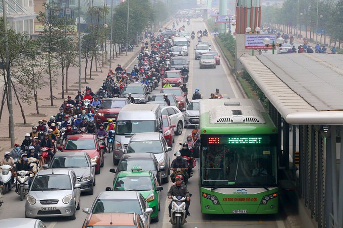 Tuyến đường Lê Văn Lương - một trong những trục giao thông dự kiến cấm xe máy. Ảnh: Bá Đô. 