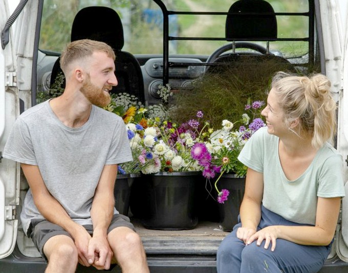 Aimee và Tyler Morrison, cùng 25 tuổi, đến từ Salisbury (Wiltshire) không có kinh nghiệm làm vườn, song vẫn thuê một mảnh đất và bắt đầu gieo trồng từ tháng 6/2018.