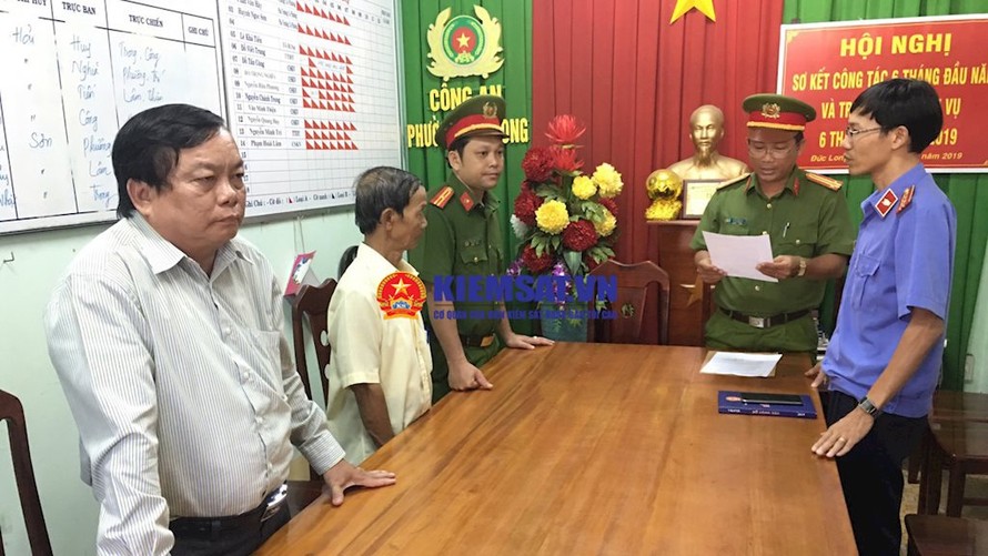 Cơ quan điều tra đọc lệnh bắt bị can Trần Hoàng Khôi, Phó Chủ tịch UBND TP. Phan Thiết