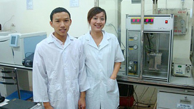 Ứng viên GS Nguyễn Khánh Diệu Hồng (bên phải ảnh).