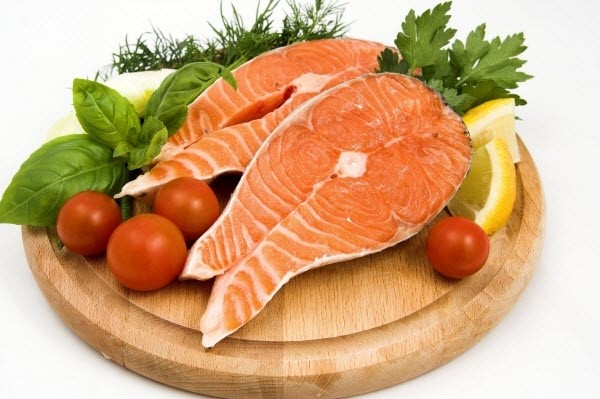 Khi nấu thực phẩm cho những người bị tai biến mạch máu não, đột quỵ, tiểu đường, bạn nên bổ sung thật nhiều cá trong chế độ dinh dưỡng vì cá là nguồn dồi dào của protein, vitamin, các khoáng chất như sắt, kẽm và canxi. Ảnh: Internet