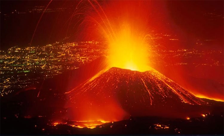1001 thắc mắc: Điều gì xảy ra nếu bạn rơi vào núi lửa nóng 1.200 độ?
