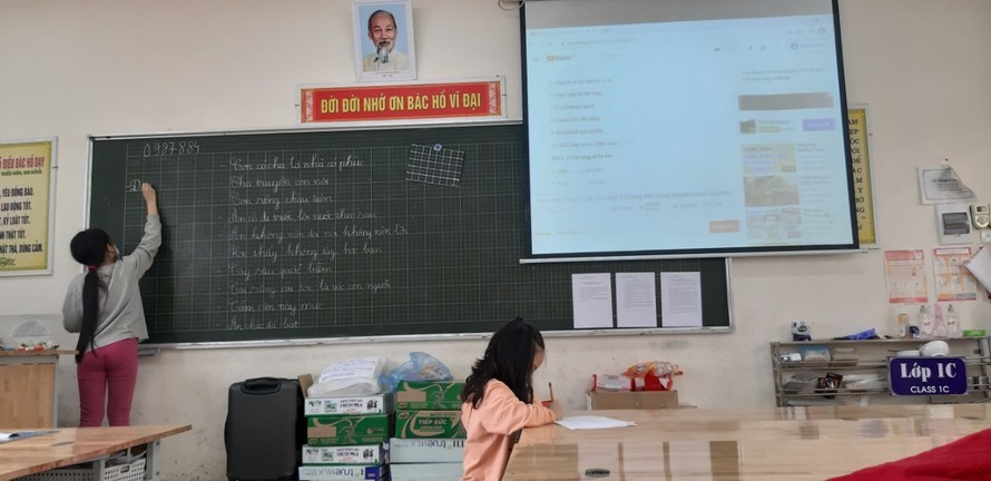 Ảnh: Học sinh trong khu cách ly trường Tiểu học Xuân Phương