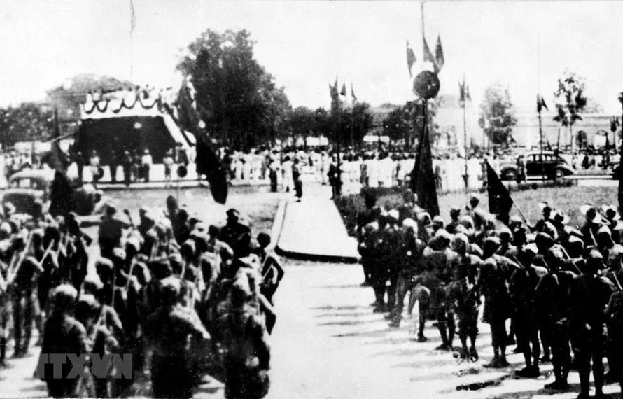Đông đảo nhân dân tập trung tại Quảng trường Ba Đình nghe Chủ tịch Hồ Chí Minh đọc Tuyên ngôn Độc Lập ngày 2/9/1945. (Ảnh: TTXVN)