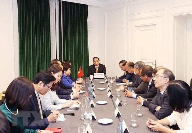 Thủ tướng Phạm Minh Chính làm việc với Đại sứ Việt Nam tại các nước châu Âu. (Ảnh: Dương Giang/TTXVN)