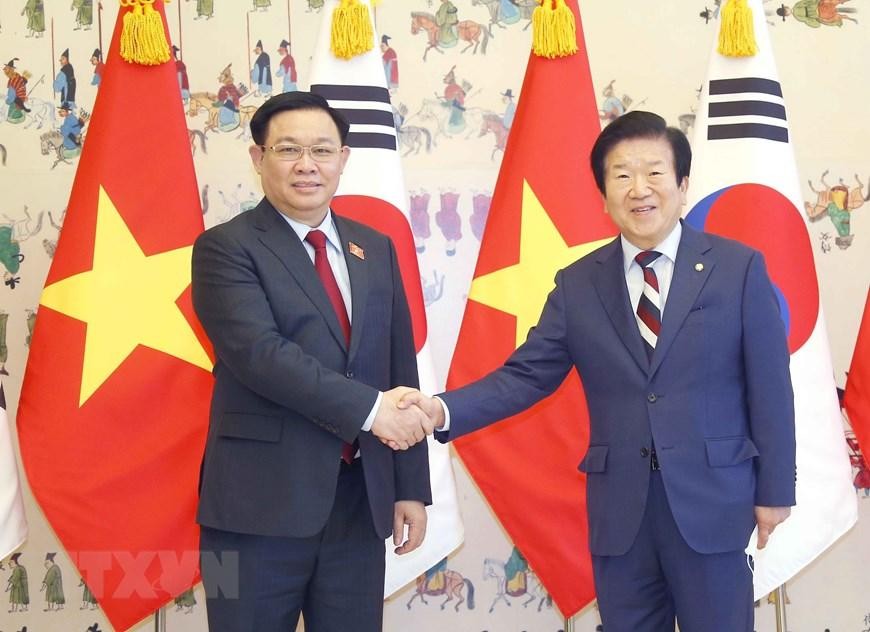 Chủ tịch Quốc hội Vương Đình Huệ và Chủ tịch Quốc hội Hàn Quốc Park Byeong-seug. (Ảnh: Doãn Tấn/TTXVN) 