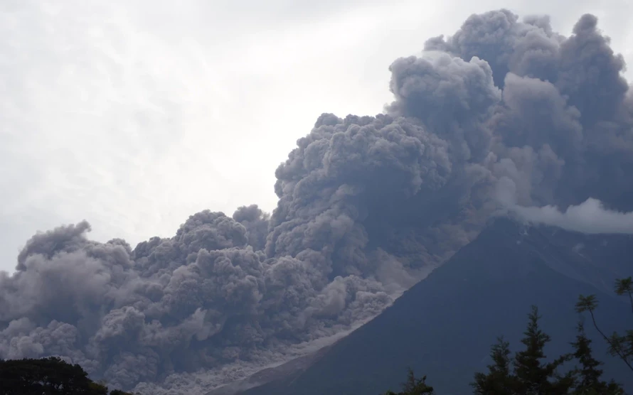 Núi lửa Fuego ở Guatemala phun trào. 