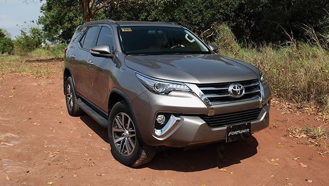Toyota Fortuner nhập khẩu có giá bán không được như kỳ vọng