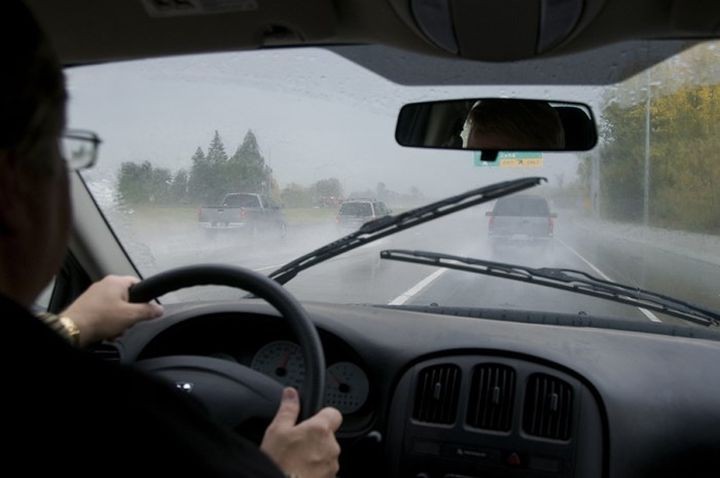 5 thứ cần kiểm tra sau khi lái xe trong mưa lũ