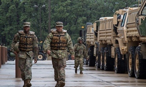 Binh sĩ Mỹ tham gia cứu trợ tại bang Bắc Carolina ngày 15/9. Ảnh: Bộ Quốc phòng Mỹ.