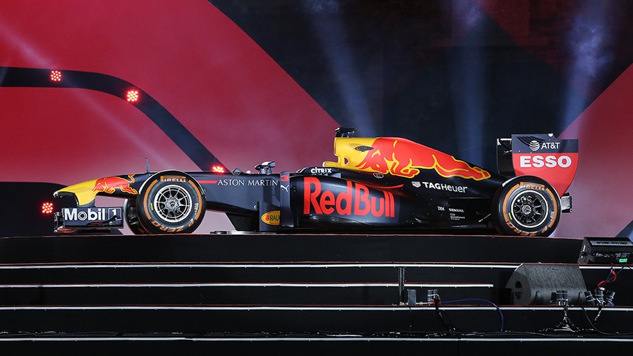 Siêu xe đua F1 của đội Red Bull mới xuất hiện tại Hà Nội ngày 7/11.