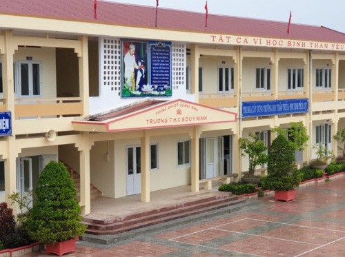 Trường THCS Duy Ninh nơi học sinh H.L.N bị cô giáo cho các bạn cùng lớp tát vì nói tục chửi thề.
