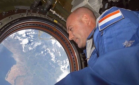 Phi hành gia André Kuipers trên trạm ISS. Ảnh: NASA.