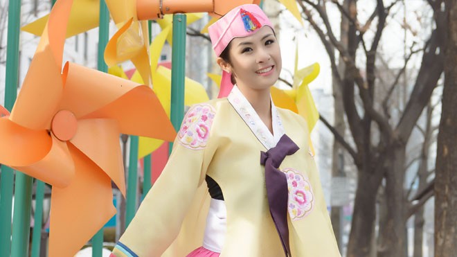 Ngọc Hân mặc Hanbok lộng lẫy ở Hàn Quốc