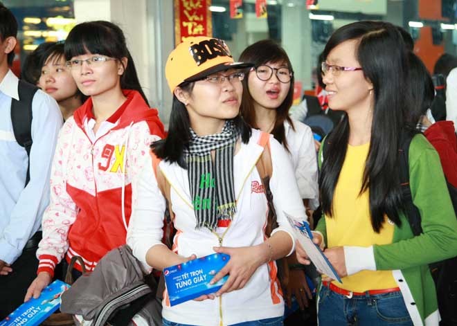 Công nhân, sinh viên được đi máy bay miễn phí về quê đón Tết
