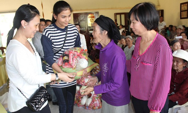 Trương Thị May vượt hơn 400 km từ thiện tại Đắk Lắk
