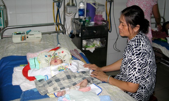 Cháu Q.M., đang được điều trị Bệnh viện Đa khoa trung tâm tỉnh Tiền Giang.