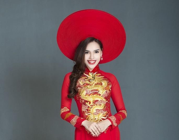 Hoa hậu Đông Nam Á Diệu Hân đẹp mê hoặc với áo dài