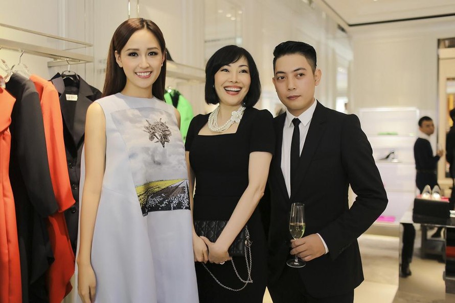 Hoa hậu Mai Phương Thúy xinh đẹp tại sự kiện khai trương cửa hàng Dior ở Singapore tối 18/9.