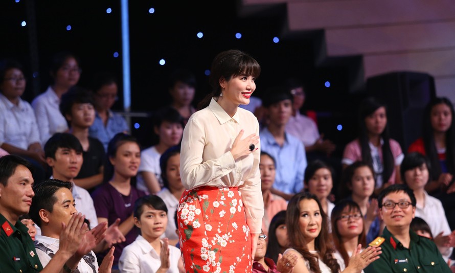 Hoa hậu Thu Thủy xuất hiện xinh đẹp trên 'Giai điệu tự hào'