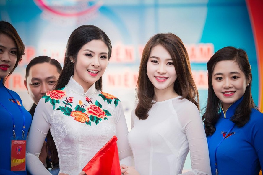 Sáng ngày 29/12, Ngọc Hân và Thu Thảo có mặt tại Hà Nội từ rất sớm để dự Đại hội Hội Liên hiệp Thanh niên Việt Nam lần thứ 7.