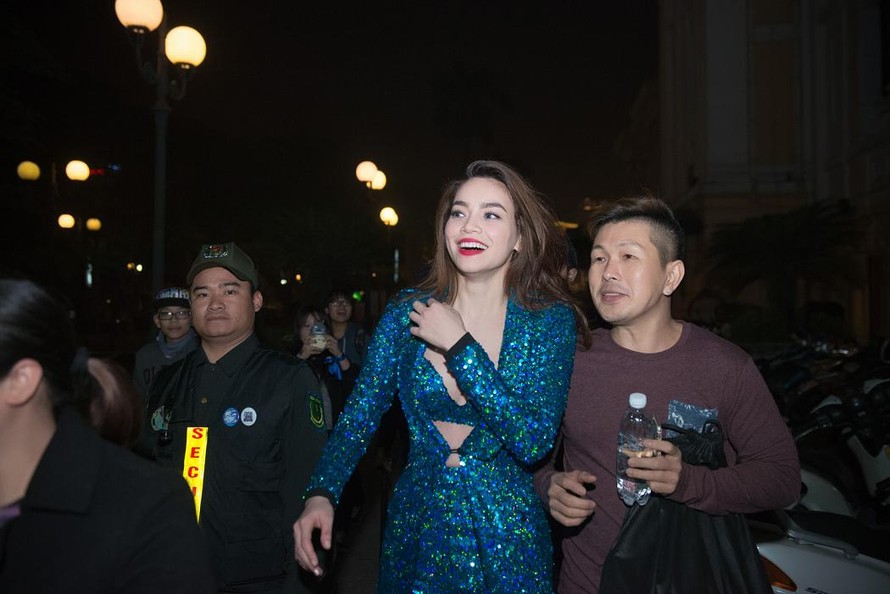Hà Hồ sexy đi biểu diễn đêm giao thừa ở Hà Nội tối 31/12.
