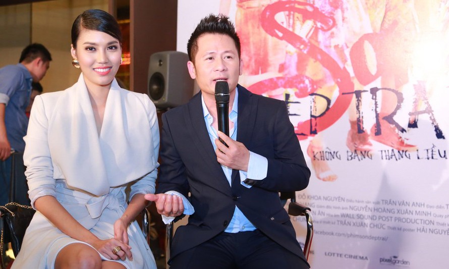 Lan Khuê và Bằng Kiều trong lễ ra mắt phim 'Sơn đẹp trai' tại Hà Nội tối 9/3.