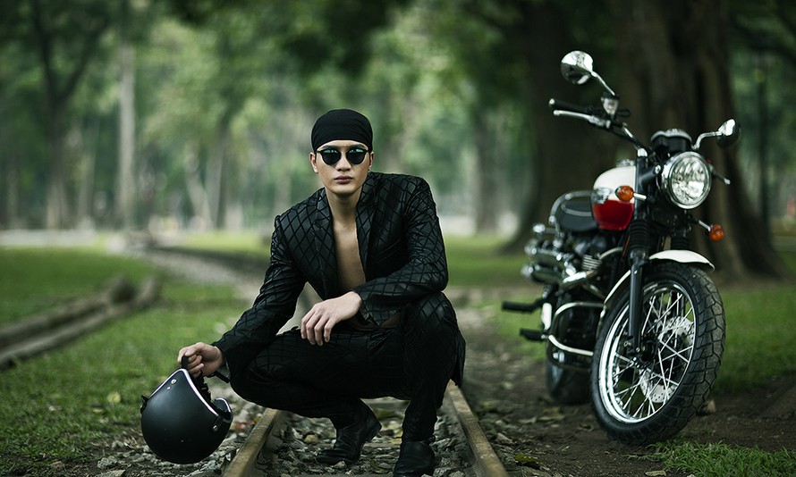 Nam vương toàn cầu 2015 Nguyễn Văn Sơn cá tính trong bộ ảnh quảng cáo thực hiện sau đêm chung kết tại Thái Lan.