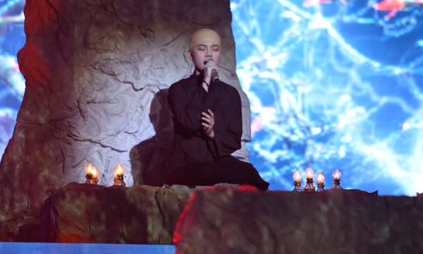 Giang Hồng Ngọc hát 'Chị tôi' của diva Mỹ Linh.