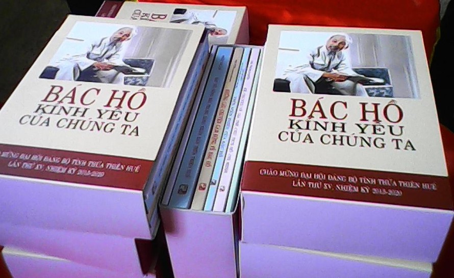 TT-Huế giới thiệu bộ sách về Chủ tịch Hồ Chí Minh