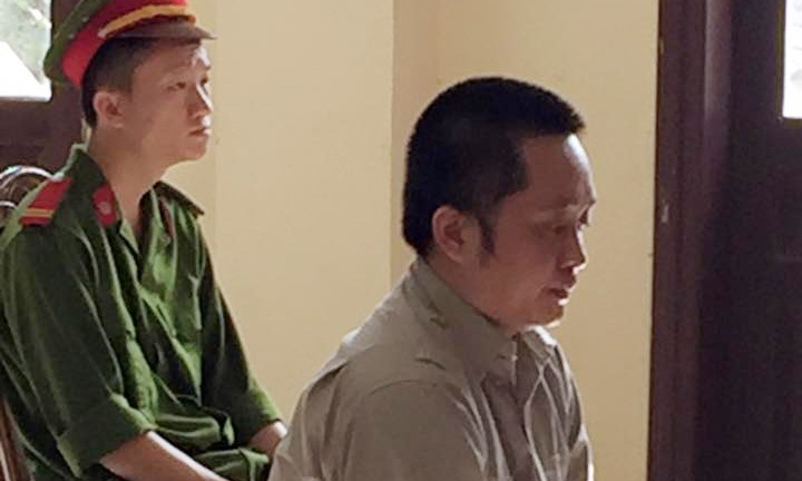 Ông Lê Hoàng Tuyến ra hầu tòa.