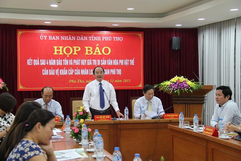 Ông Hà Kế San, Phó Chủ tịch UBND tỉnh Phú Thọ trả lời họp báo.